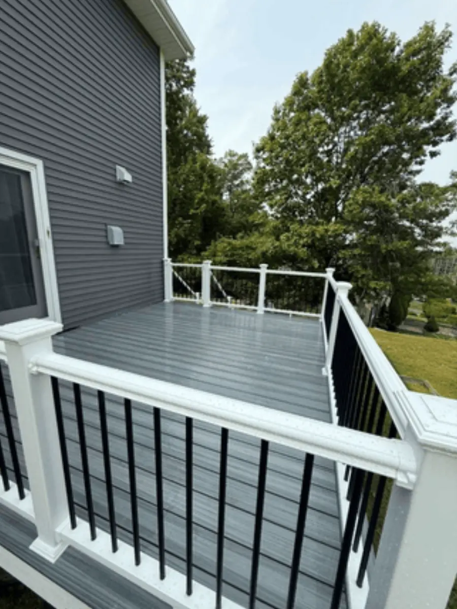Custom deck built by Glen Construction in New Jersey